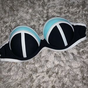 Women’s swimsuit top